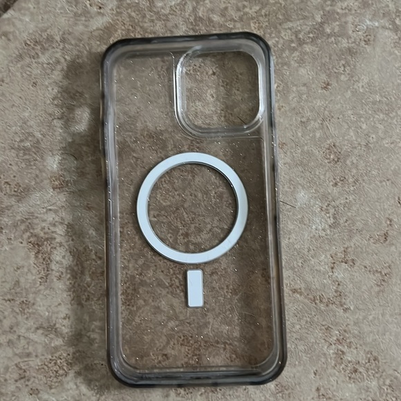 SYMMETRY CLEAR MAGSAFE iPhone case - Picture 6 of 9